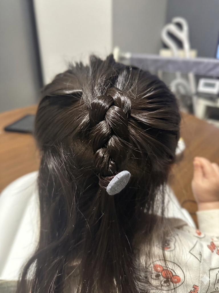 1歳　女の子　三つ編み　ハーフアップ　ヘアアレンジ　お出かけ