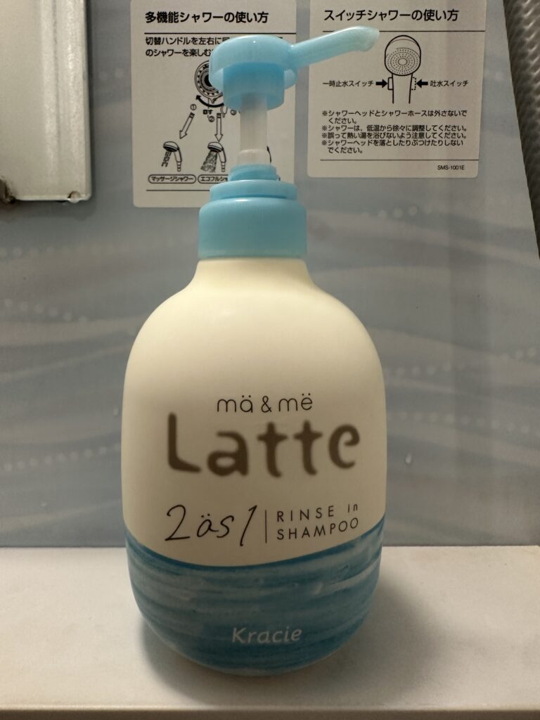 ma&me Latte(マー&ミー ラッテ) リンスインシャンプーのボトル正面 親子で使える低刺激タイプ