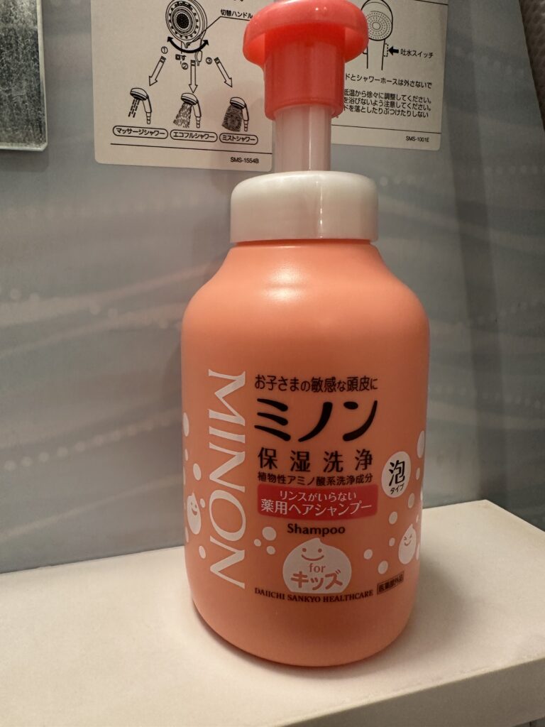 ミノン リンスがいらない薬用ヘアシャンプーのボトル正面 敏感肌・乾燥肌向け